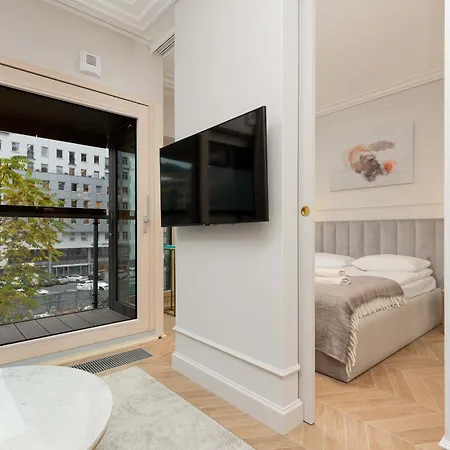 Lux Center Mennica By Renters Prestige דירה
