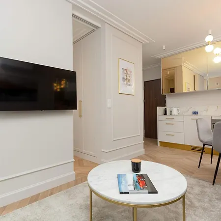 Lux Center Mennica By Renters Prestige