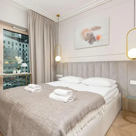 Lux Center Mennica By Renters Prestige דירה