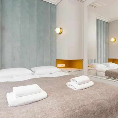 Lux Center Mennica By Renters Prestige