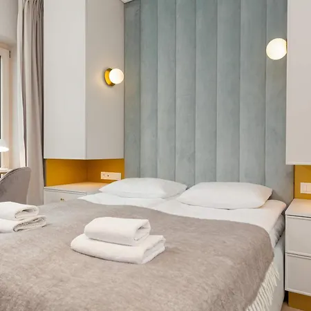 Lux Center Mennica By Renters Prestige * ורשה