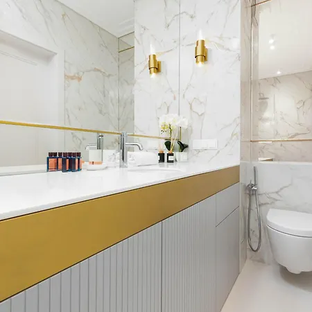 Lux Center Mennica By Renters Prestige דירה