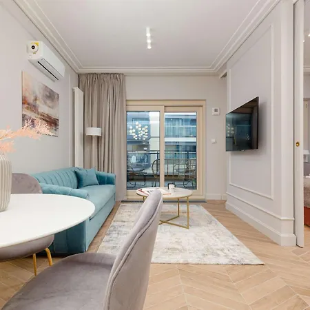 Lux Center Mennica By Renters Prestige * Varsovie