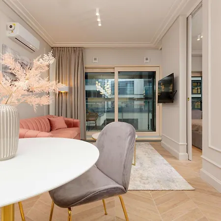 Lux Center Mennica By Renters Prestige Appartement