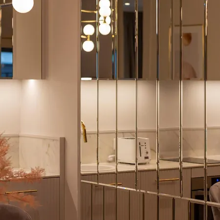 Διαμέρισμα Lux Center Mennica By Renters Prestige