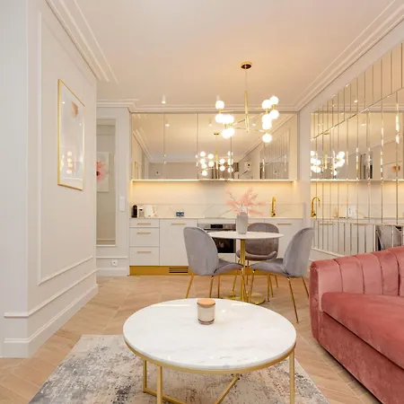 Lux Center Mennica By Renters Prestige * Varsovie