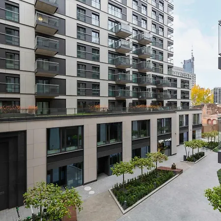 Lux Center Mennica By Renters Prestige