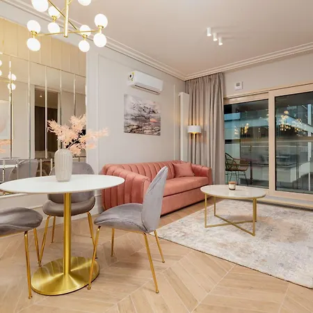 Lux Center Mennica By Renters Prestige * Varsovie