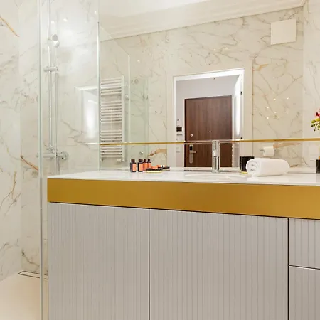 Lux Center Mennica By Renters Prestige *