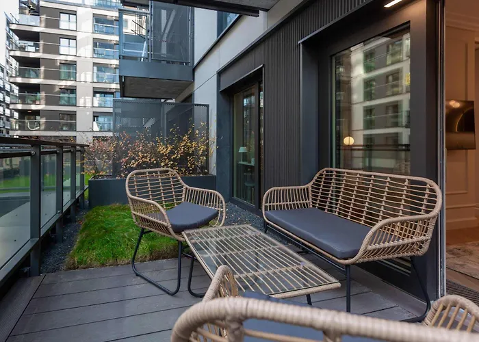 Lux Center Mennica By Renters Prestige